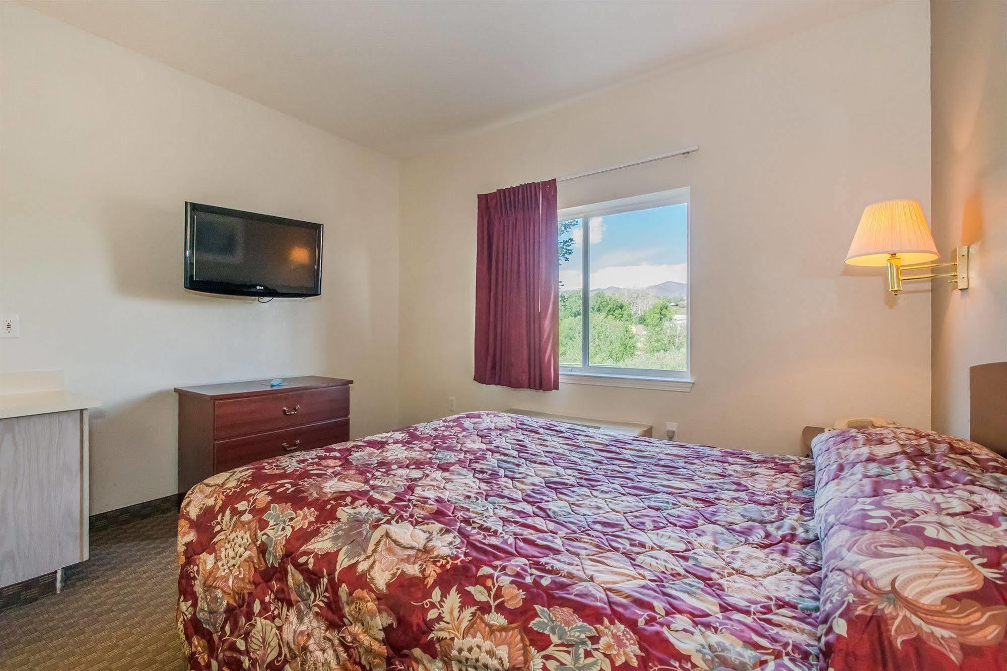 Intown Suites Extended Stay Colorado Springs Exterior foto