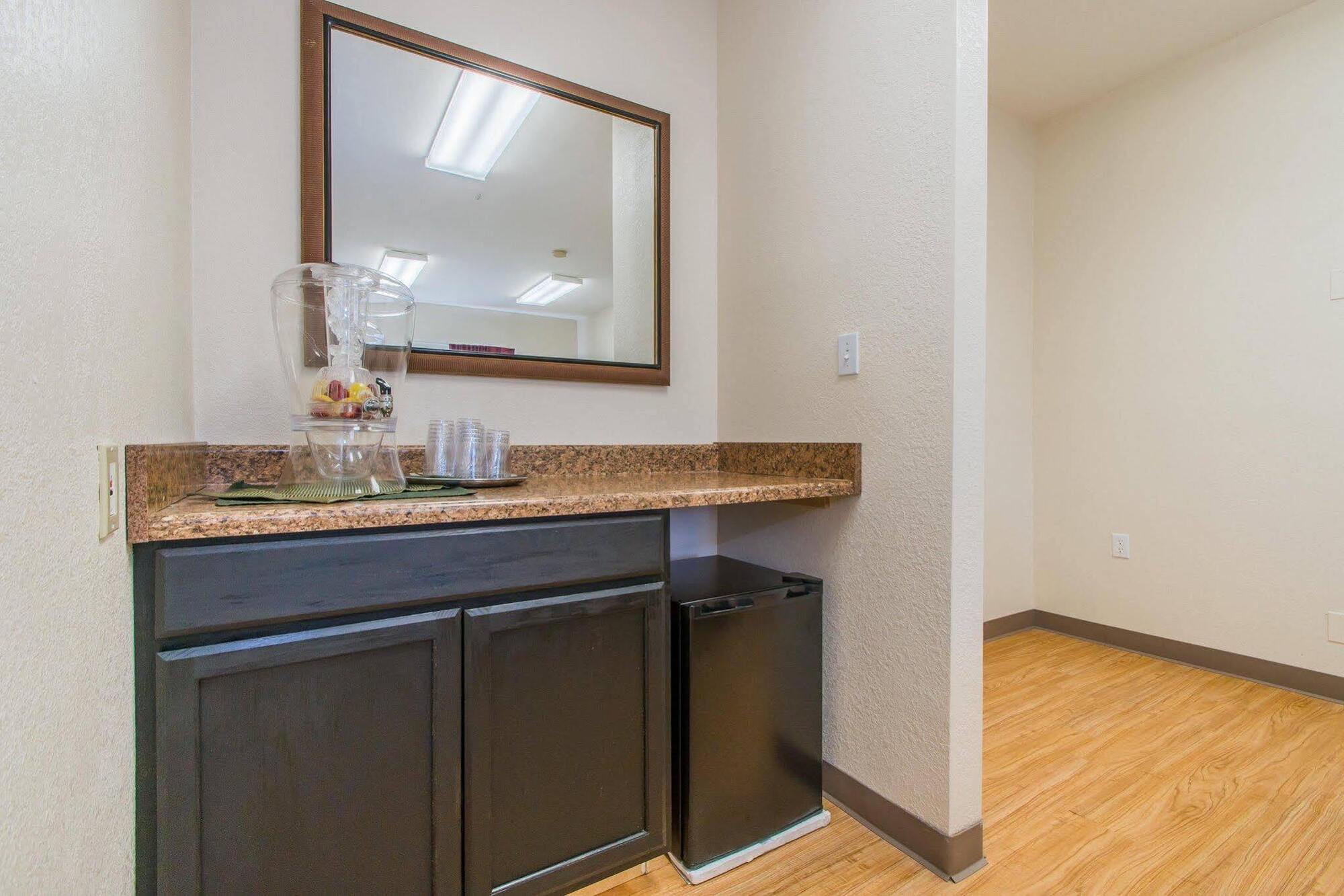 Intown Suites Extended Stay Colorado Springs Exterior foto